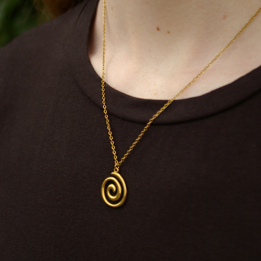 Swirl Necklace in Gold
