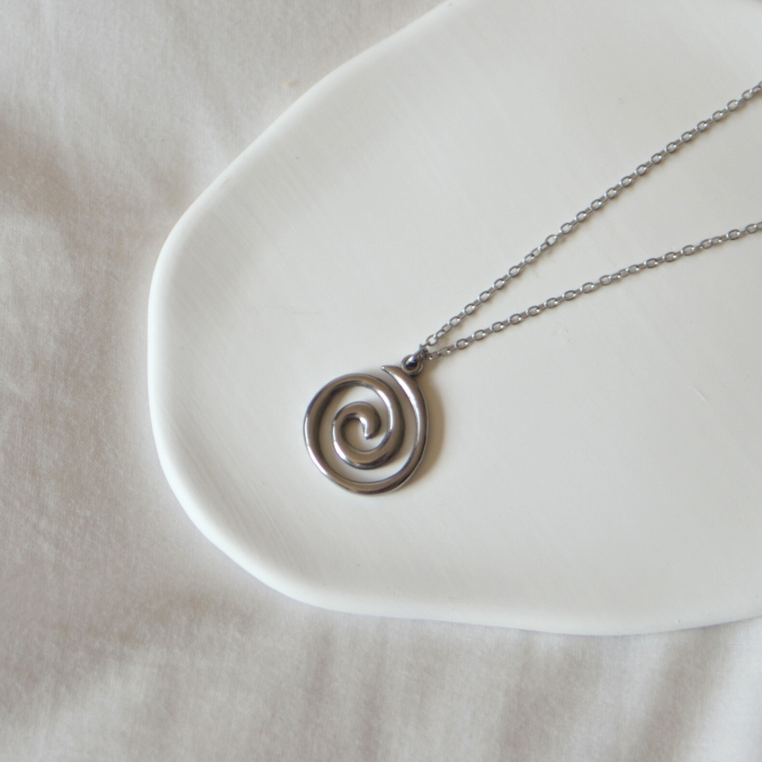 Swirl Necklace in Silver