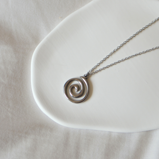 Swirl Necklace in Silver
