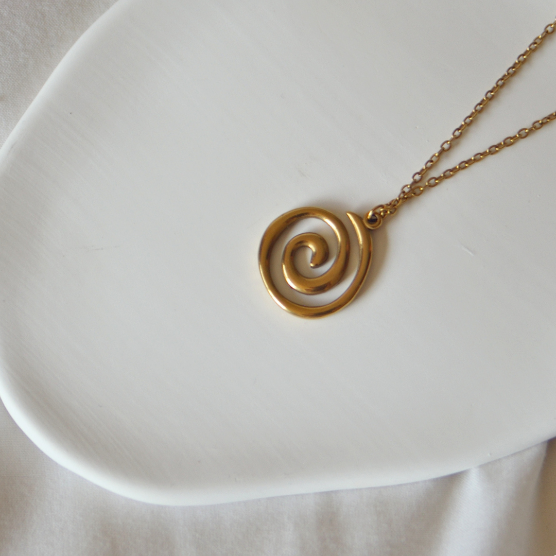 Swirl Necklace in Gold
