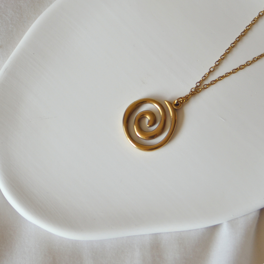 Swirl Necklace in Gold
