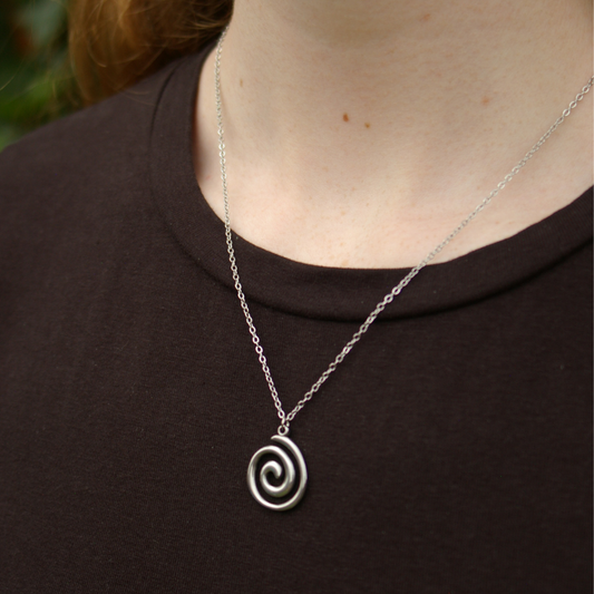 Swirl Necklace in Silver