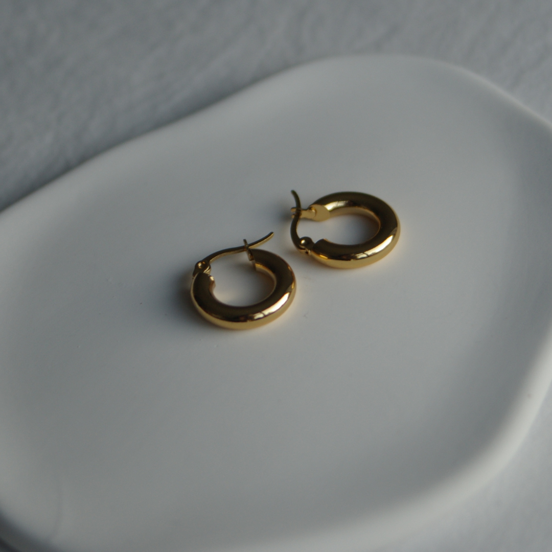 Essential Hoop Earrings in Gold