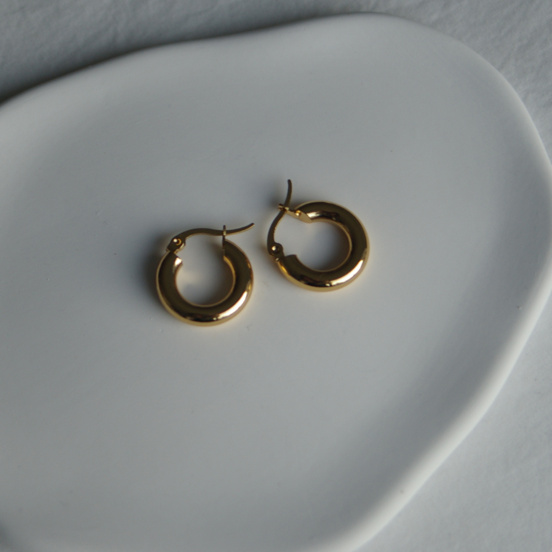 Essential Hoop Earrings in Gold