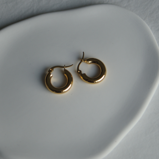 Essential Hoop Earrings in Gold