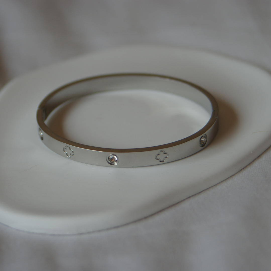 Fortuna Bangle in Silver